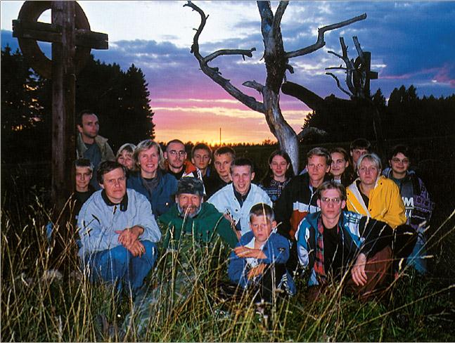 File:Metsanoorte Ühendus_Jõgevamaa põlispuude uurimise ekspeditsioonist osavõtjad.jpg